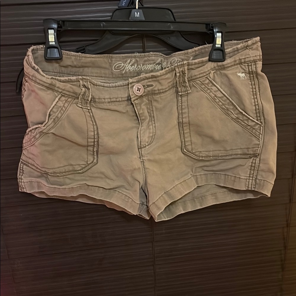 Abercrombie & Fitch Women's Beige Cargo Shorts